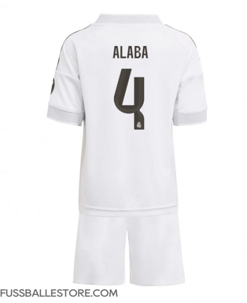 Günstige Real Madrid David Alaba #4 Heimtrikotsatz Kinder 2025-26 Kurzarm (+ Kurze Hosen) Günstige Real Madrid David Alaba #4 Heimtrikotsatz Kinder 2025-26 Kurzarm (+ Kurze Hosen)